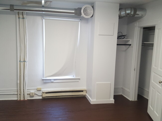 rm 4 - 402 S Burrowes St