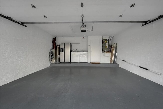 Building Photo - 7850 Villa Nova Dr