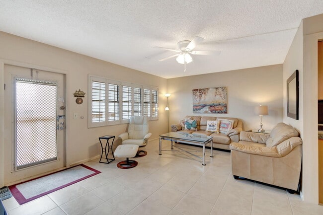 Building Photo - 4050 Cornwall C