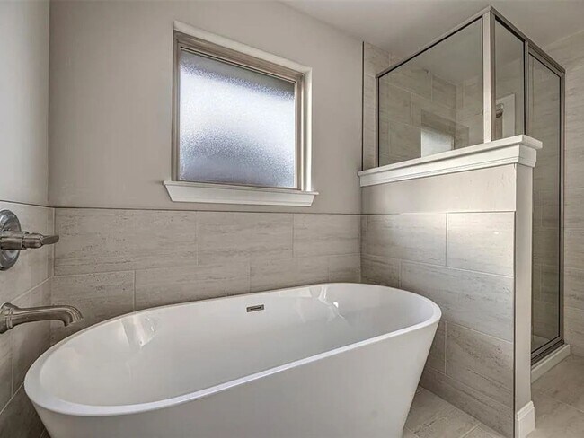 Building Photo - Modern 4-Bed, 2-Bath Mustang Home with 3-Car Garage!