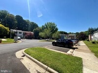 Building Photo - 8112 Parkdale Ct