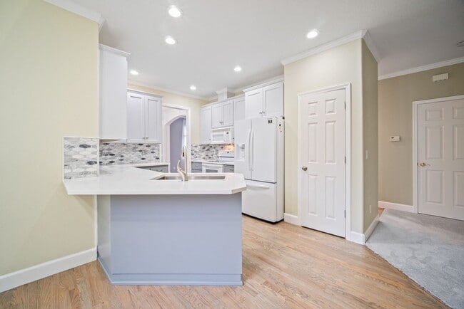 Building Photo - 16044 SE Flavel Dr