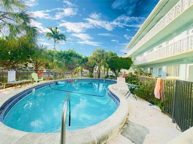 Building Photo - 455 Golden Isles Dr