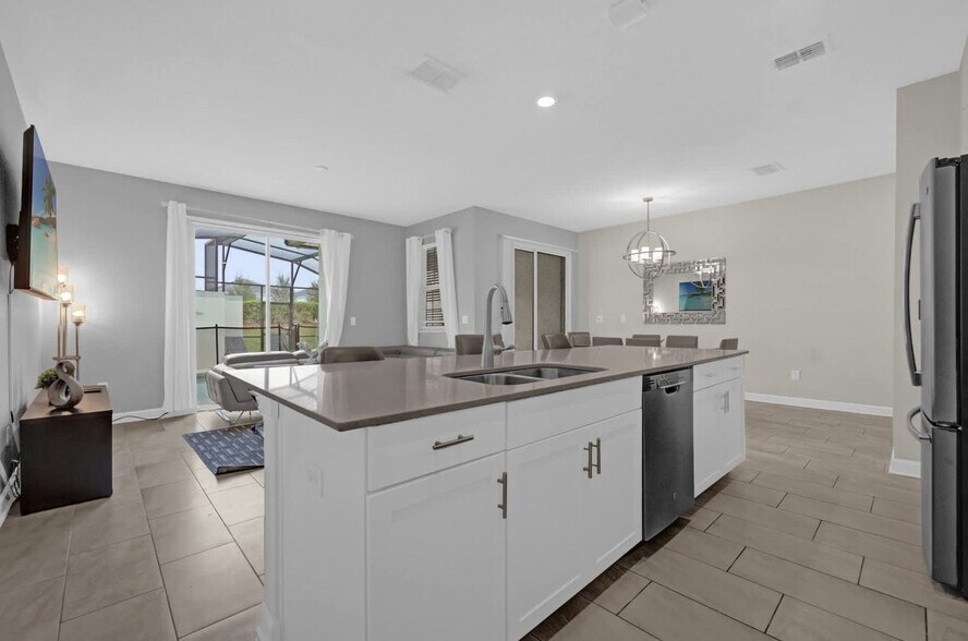 Building Photo - 8915 Stinger Dr