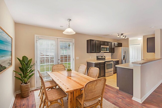 Building Photo - Lakes of Summerville