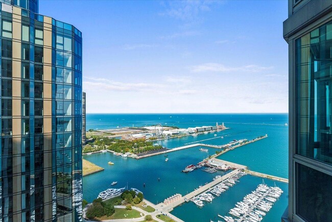 Building Photo - 2 bedroom in Chicago IL 60601