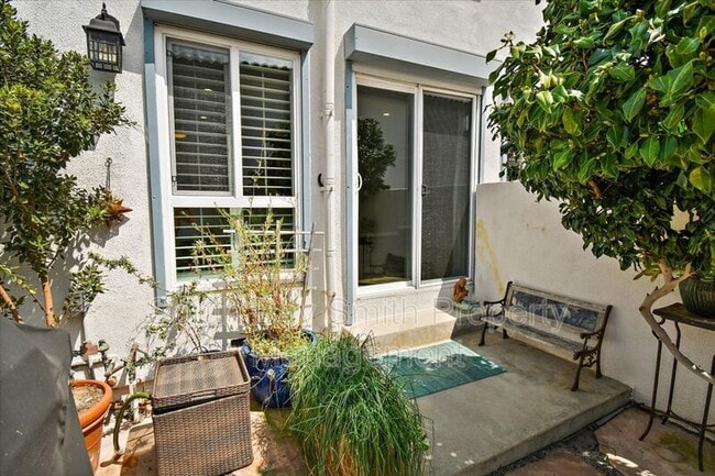 Building Photo - 122 S Guadalupe Ave