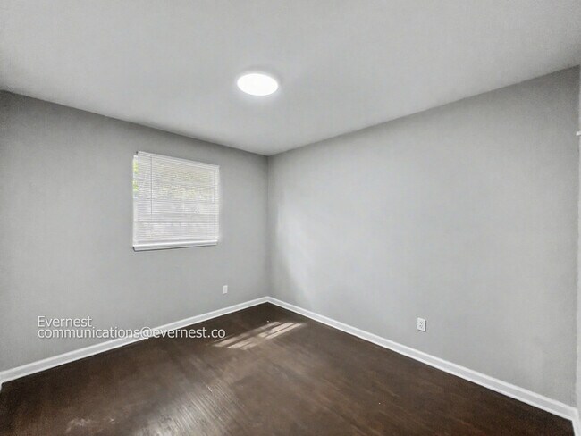 Building Photo - 4624 Sunnybrook St