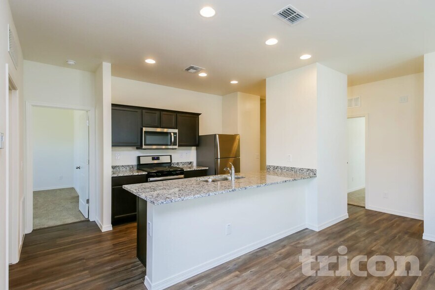 Building Photo - 4578 W Saddlebush Way