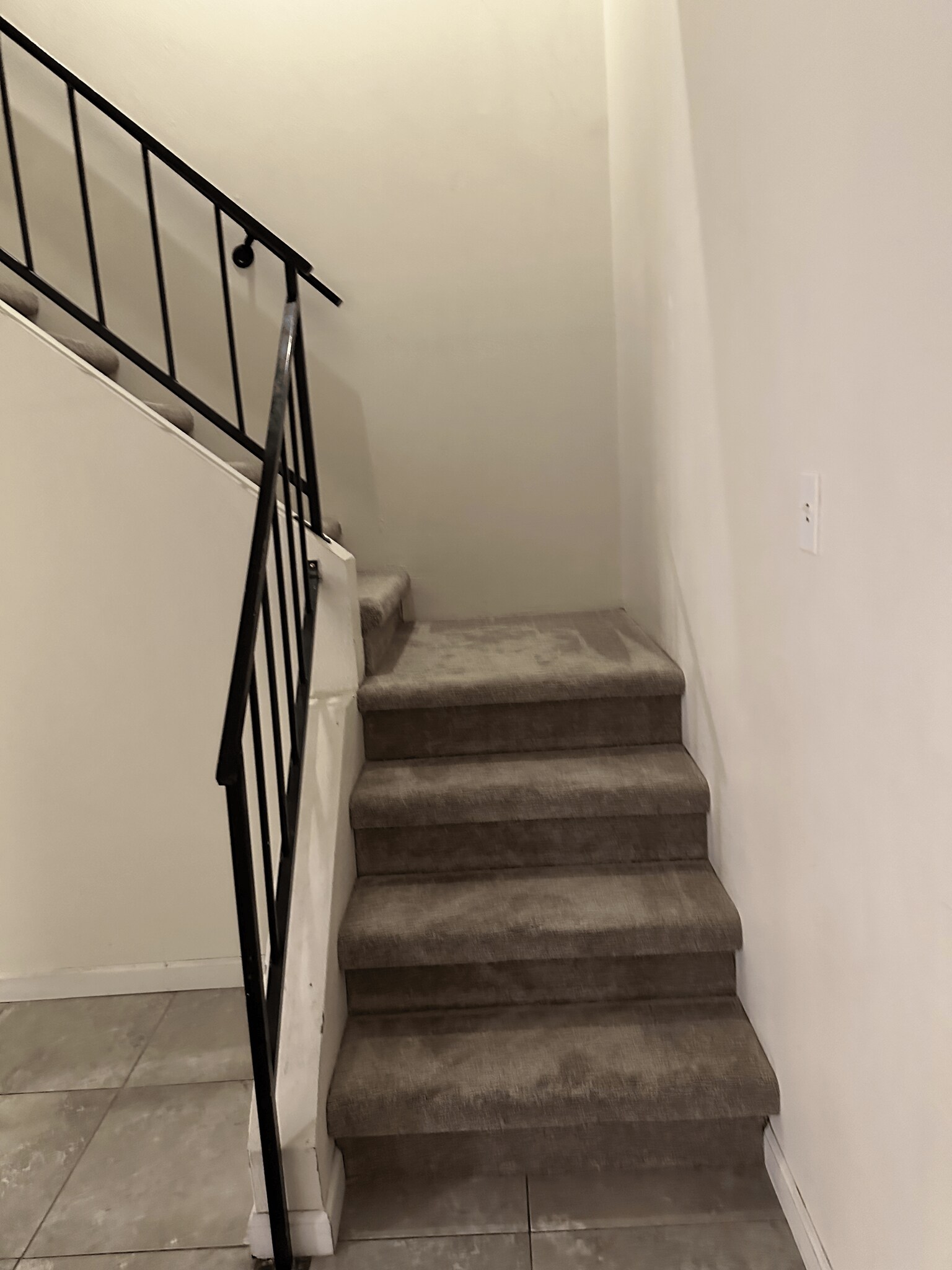 Building Photo - 286 W Palomino Dr