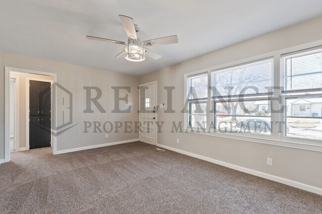 Building Photo - 1562 Floberta St