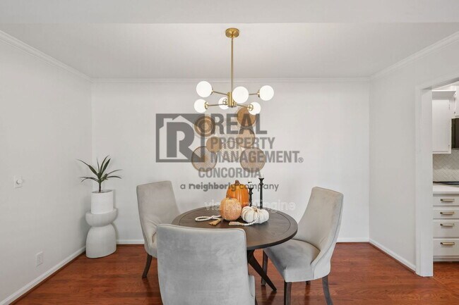 Building Photo - 5025 Hillsboro Pike