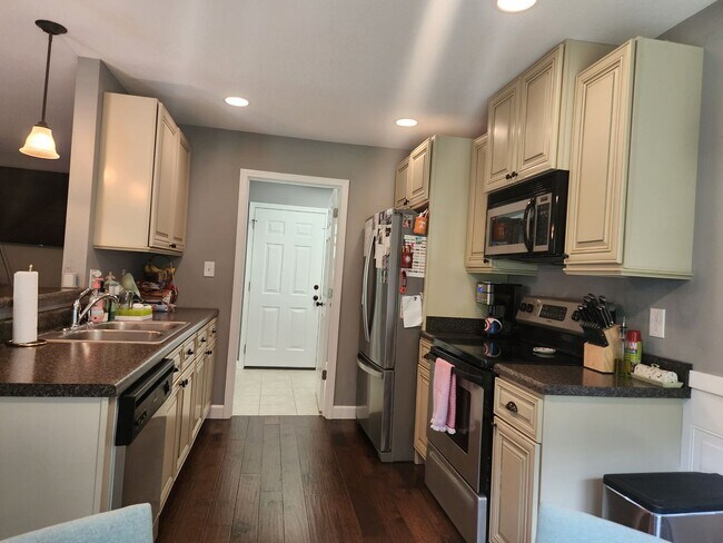 Building Photo - Knoxville 37920 - 3 bedroom 2 bath - call ...