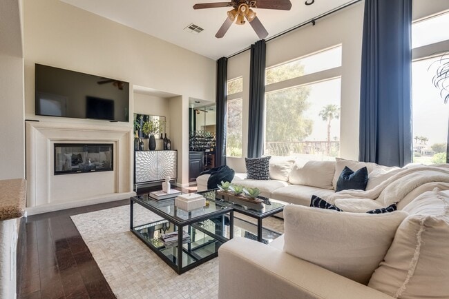 Building Photo - Beautiful Single-Story Residence in Premier Golf Course Community