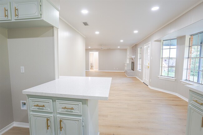Building Photo - 1601 Westwind Dr