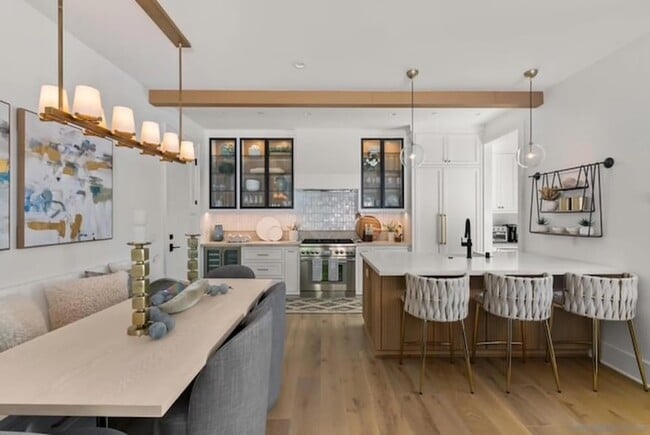 Building Photo - 715 F Ave