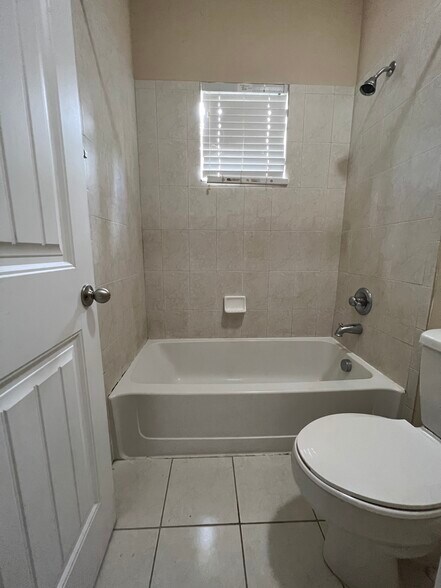Building Photo - 3612 NW 29th Ct