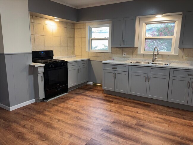 Building Photo - 49 N Harbor St