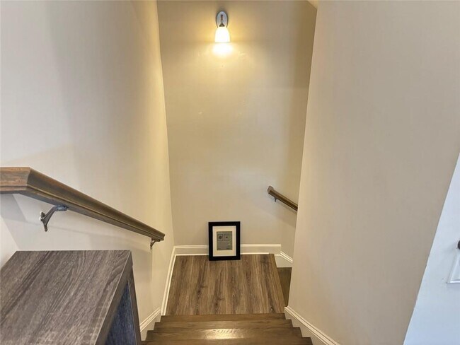 Building Photo - 7866 Laurel Crest Dr