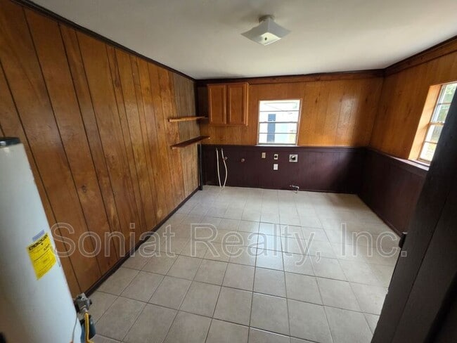 Building Photo - 4917 Iberville St