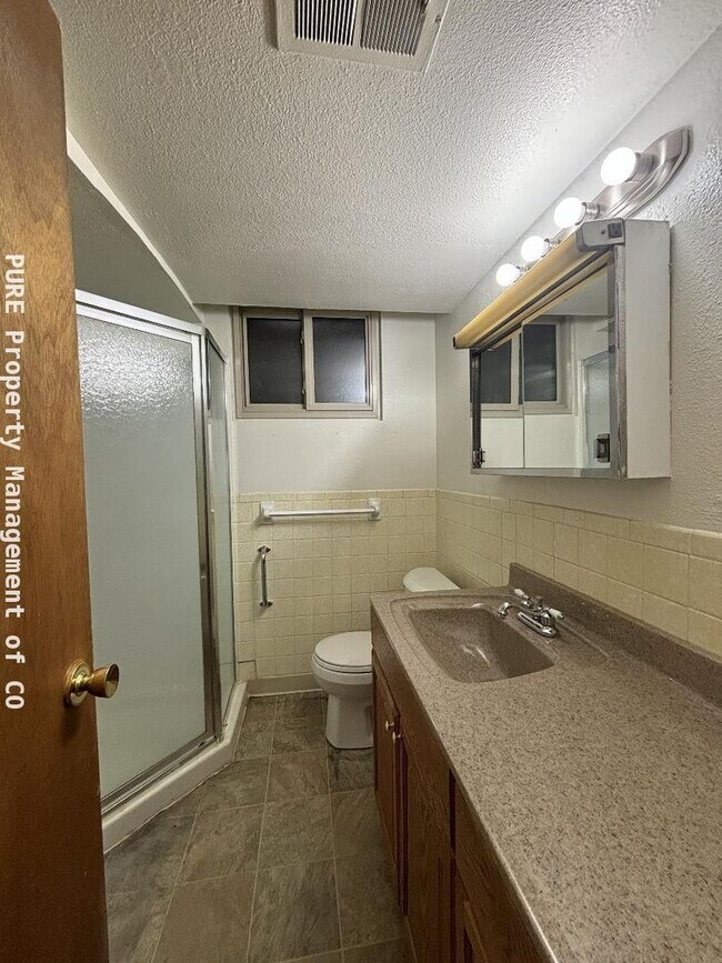 Building Photo - 3 bedroom ranch style home with 2-car garage!