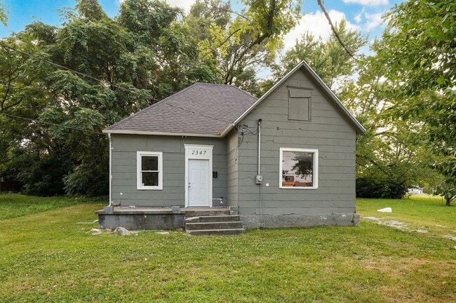 Primary Photo - 2347 N Lyon Ave
