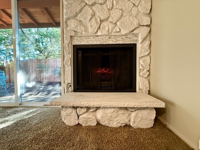 Building Photo - 3 Bed 2 Bath SW Beaverton Duplex — Available Now!