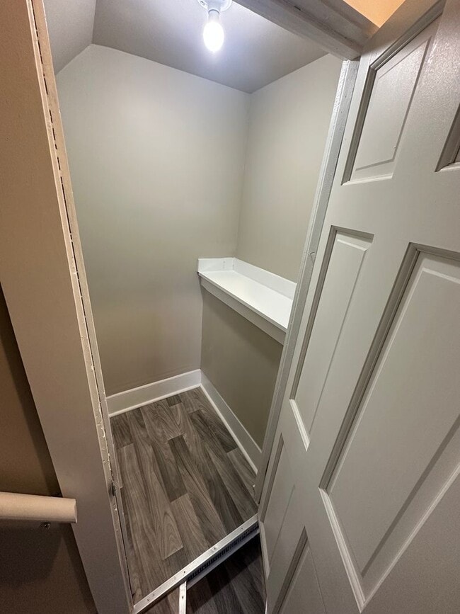 Building Photo - Large Open Concept 5BR/2BA Rent to Own Home