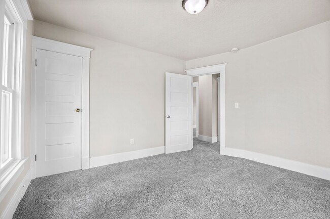 Building Photo - 3 Bedroom 1 Bathroom House