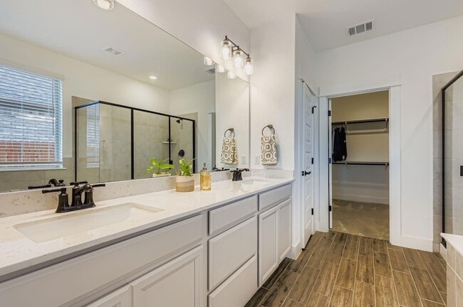 Building Photo - 6800 Cliff Rose Dr