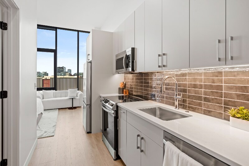 Building Photo - 1100 W Van Buren St