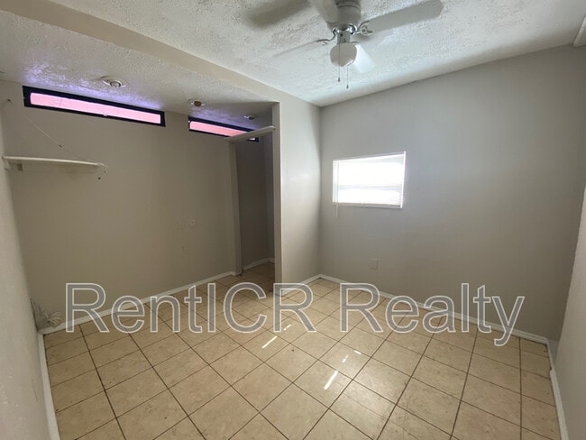 Building Photo - 500 N Mars Ave