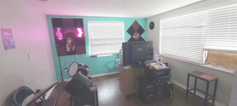 Building Photo - 11241 Linden Ln