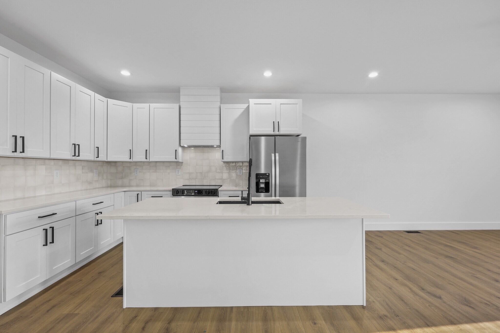 Building Photo - 214 E Morelia Ave