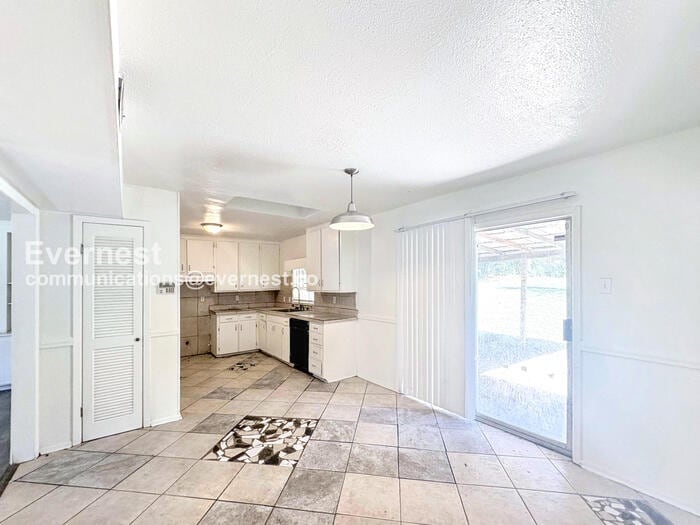 Building Photo - 2740 Teresa Dr