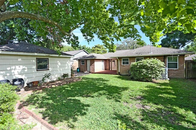 Building Photo - 3535 Durhill St