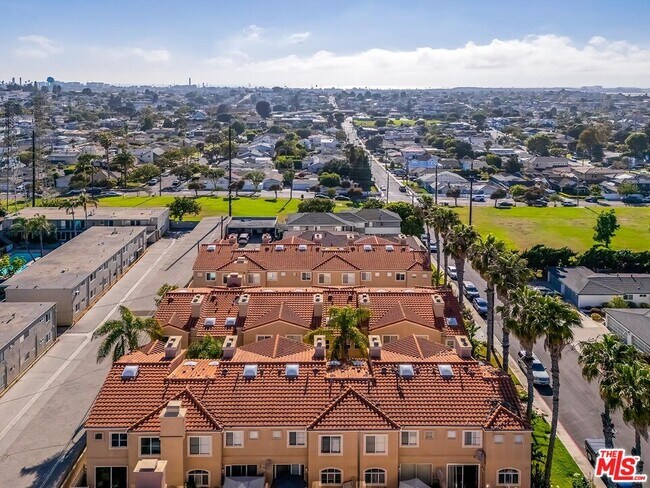 Building Photo - 1630 E Palm Ave