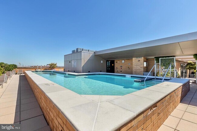 Building Photo - 440 L St NW