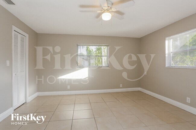 Building Photo - 11201 NW 39th Ct