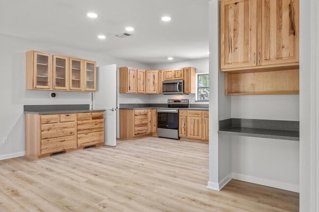 Building Photo - 1100 Chapparal Dr