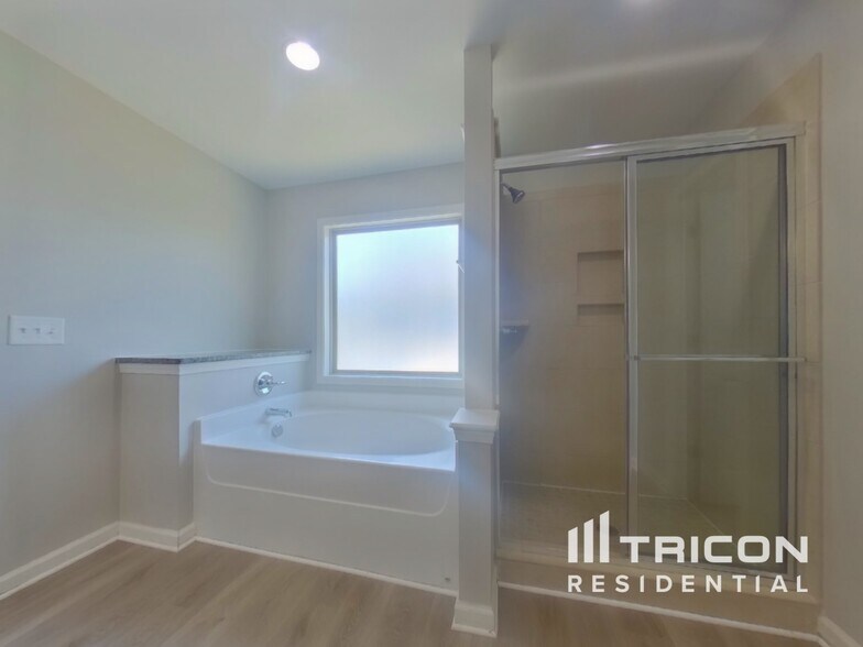 Building Photo - 154 Greenbank Dr