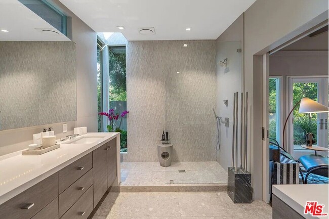 Building Photo - 8581 Appian Way