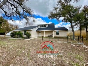 Building Photo - Country Living At It's Finest!