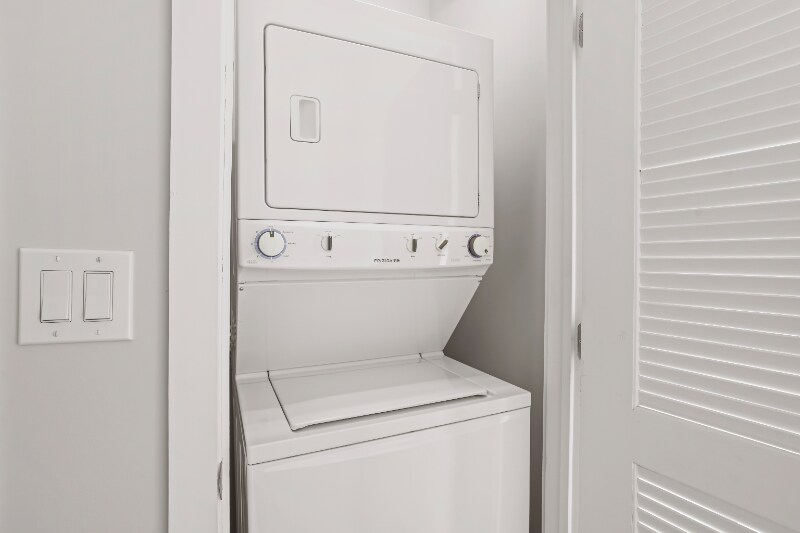 Building Photo - 710 W Adams St