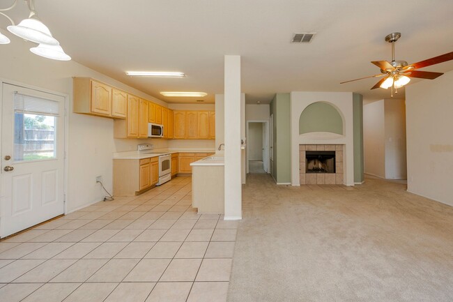Building Photo - Great one story house with 3 bedrooms & st...