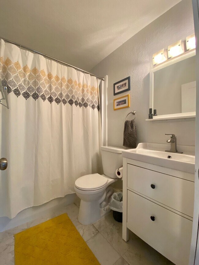 Building Photo - Short-Term Special $500 OFF First Month Rent | Short-Term Lease