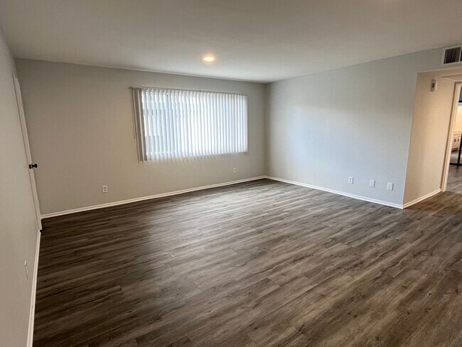 Interior Photo - 17211 Chatsworth Street