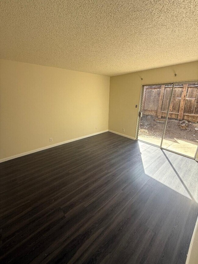 Building Photo - 2112 Banyan Way