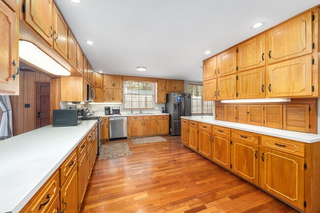 Building Photo - 2222 W University Ave