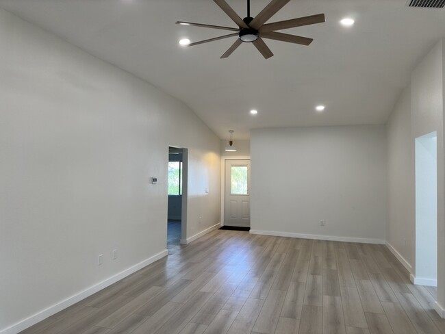 Building Photo - Remodeled 4-bedroom 2 bath 2 car garage in...